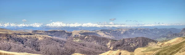 Panorama över större Kaukasus bergskedjan — Stockfoto