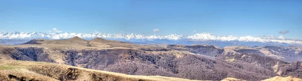 Panorama över större Kaukasus bergskedjan — Stockfoto