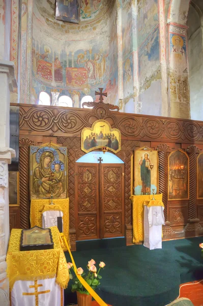 Interior del templo de la Dormición de la Santísima Virgen está en un vi —  Fotos de Stock