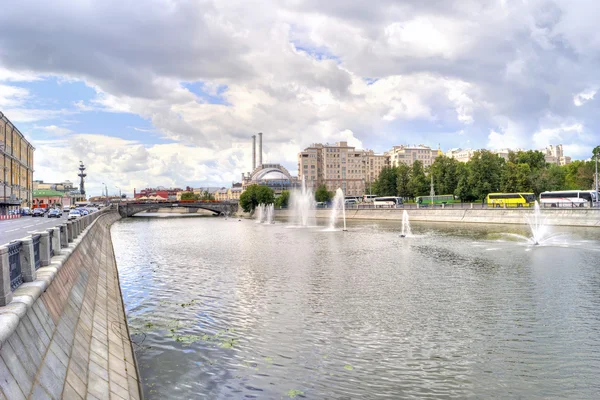 В Москве. Водоотводный канал — стоковое фото