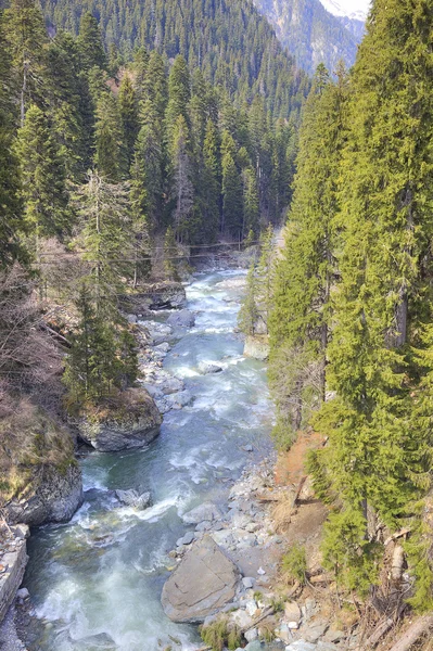 Dombay. Nehir Amanauz