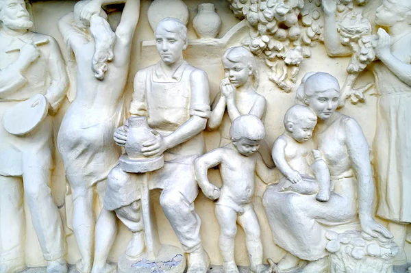 El bajorrelieve en el edificio de la estación de tren Rostov-on - — Foto de Stock