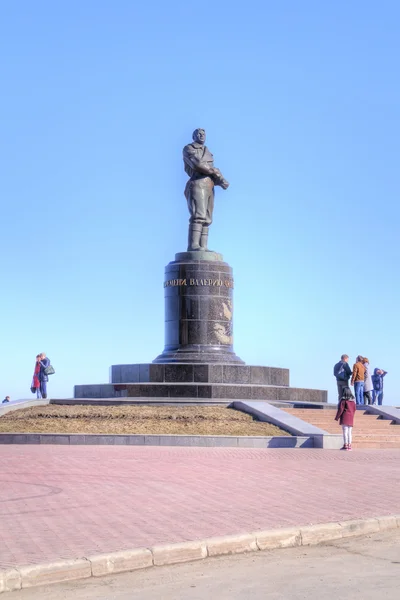 瓦列里 · 奇卡洛夫的纪念碑 — 图库照片