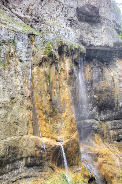 Chegem vattenfall. Bergslandskap — Stockfoto