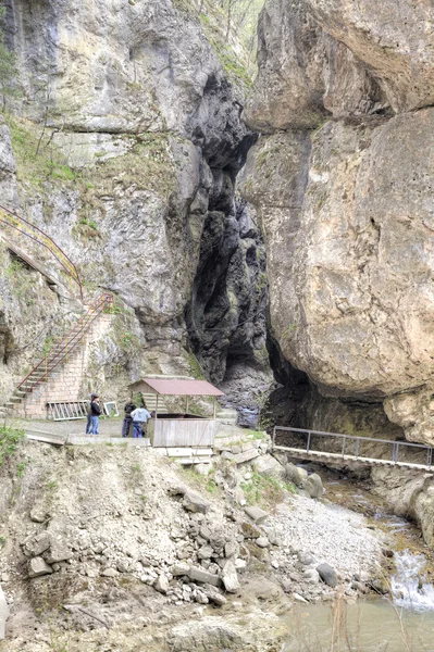 Chegem gorge. Berså på en bana — Stockfoto