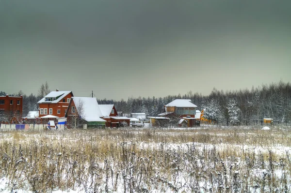 Winter. Suburban dorp. Avond — Stockfoto