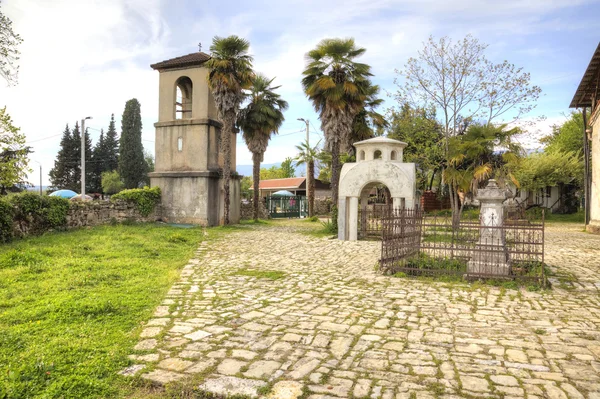 Abhazia. Území starověkého chrámu Nanebevzetí z Nejsvětější naši — Stock fotografie