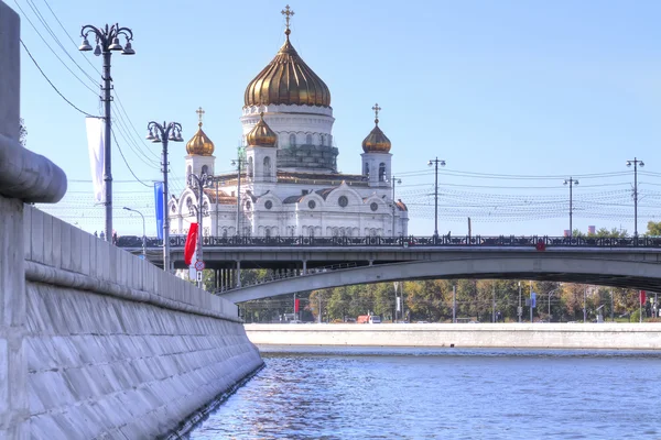 Katedral, İsa'nın kurtarıcı ve Moskova Nehri — Stok fotoğraf