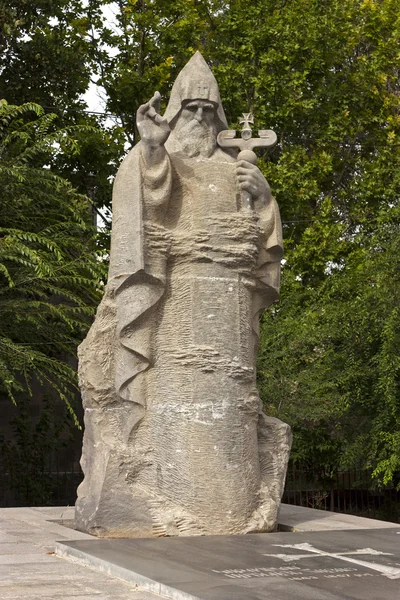 Scultura di Nerses V Ashtaraketsi a Ashtarak. — Foto Stock