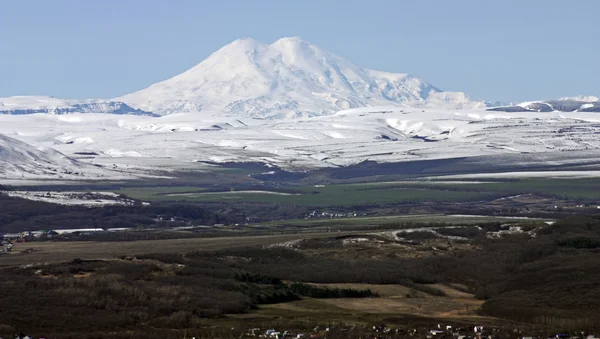 La montaña Elbrus - el pico más alto — Foto de Stock