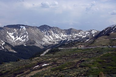 Bir dağ vadi yaz gün