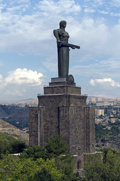 Statua Matki Armenia lub Mayr Tiridates w mieście Erywań. — Zdjęcie stockowe