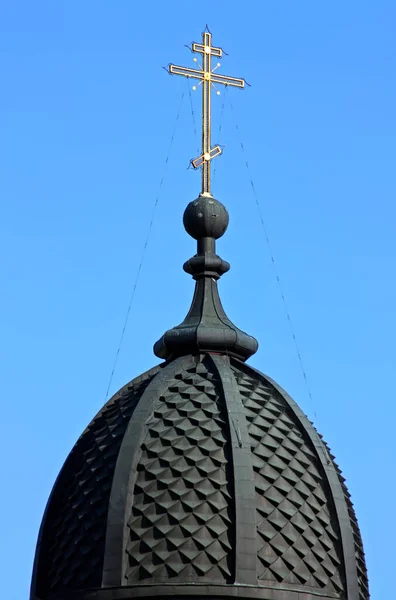 Cúpula Iglesia Rusa Con Una Cruz Metal Contra Cielo Azul —  Fotos de Stock