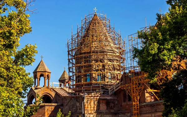 Oprava Věže Starobylé Etchmiadzin Katedrály Arménii — Stock fotografie