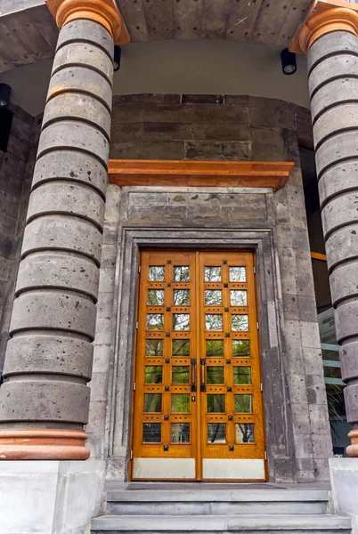 Entrada Para Hotel Com Uma Bela Porta Velha Colunas Armênia — Fotografia de Stock