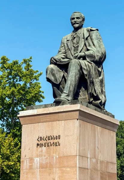 Yerevan Armenia September 2015 Monument Hovhannes Tumanyan 1869 1923 Yerevan — Stock Photo, Image