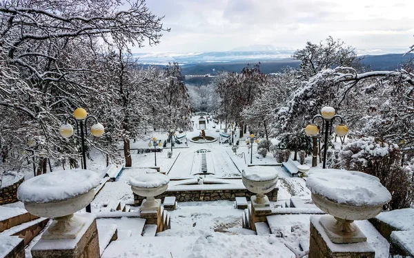 Escalera Cascada Cubierta Nieve Del Parque Del Complejo Zheleznovodsk Rusia Fotos de stock