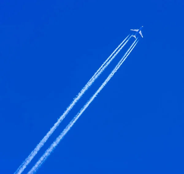 Reactive Airplane Blue Sky — Stok fotoğraf