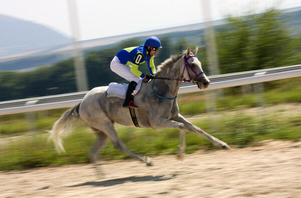 победитель
