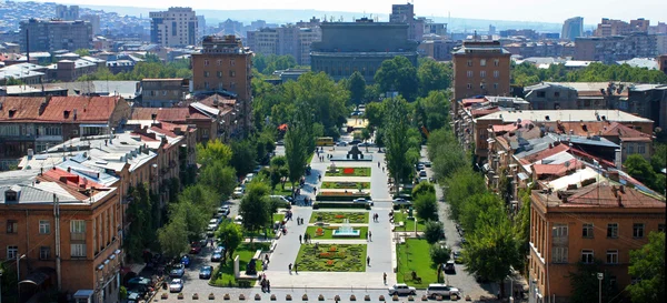 Άποψη του Ερεβάν από καταρράκτη. — Φωτογραφία Αρχείου