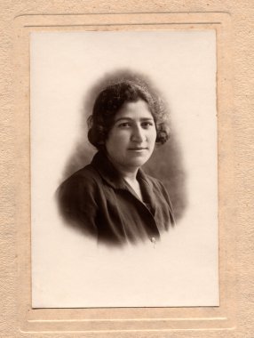 Portre güzel Ermeni kız