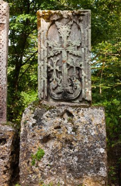 Khachkar ya da çapraz taş 