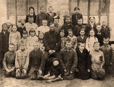 Bir yetimhane çocuklar grup portresi