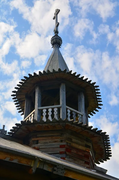 Kupolen i träkyrkan i Kizji — Stockfoto