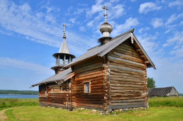 Tradycyjny rosyjski drewniany dom — Zdjęcie stockowe