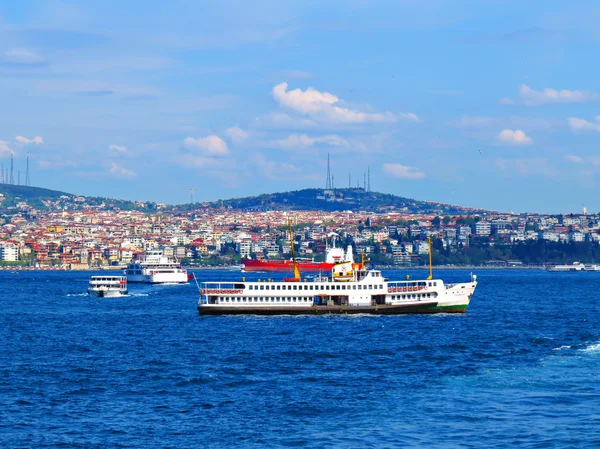 Boğaz'ın yoğun trafikte. — Stok fotoğraf