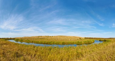 Bir küçük kır nehir büyük Melik. Saratov bölgesi, Rusya Federasyonu.