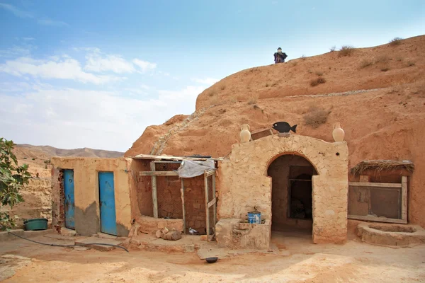 Entrance to the traditional Berber dwelling underground — Stock Photo, Image