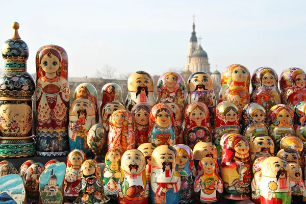 Kharkov, Oekraïne - Circa September 2012: Matryoshka pop op de — Stockfoto