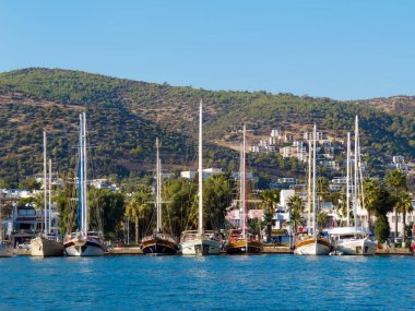 Bodrum seti. Sahilde güzel yatlar var..