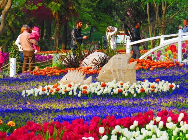 Istanbul--Yaklaşık Nisan 2014: turist yürümek arasında sc