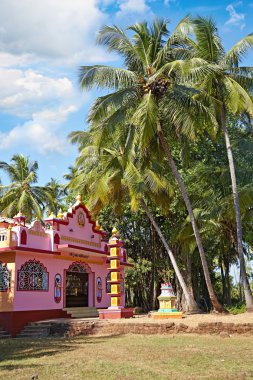 Morjim, Goa, Hindistan - yaklaşık Aralık 2013: Tipik Hindu tapınağı ben