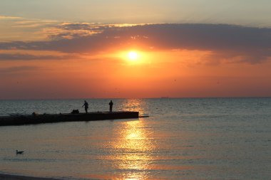 Denizde gün doğumu