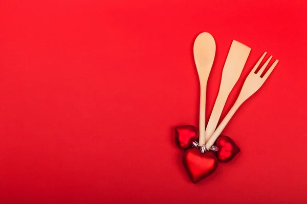 Wooden Kitchen Utensils Red Hearts Empty Space Text Red Background — Stock Photo, Image