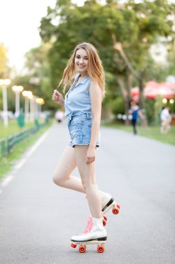 Güzel silindir kız