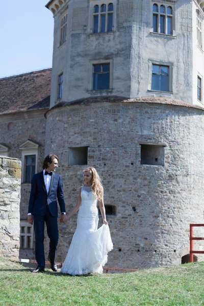 Låt oss ta en promenad i detta liv tillsammans — Stockfoto