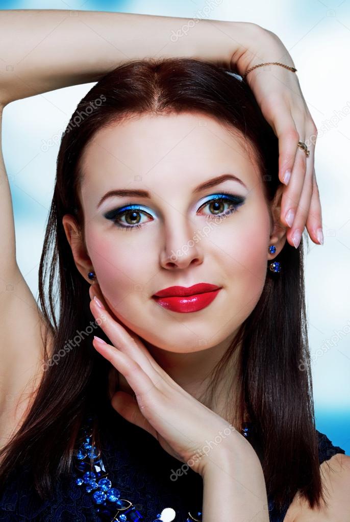 Mulher com maquiagem azul fotos, imagens de © Photolin #100042340