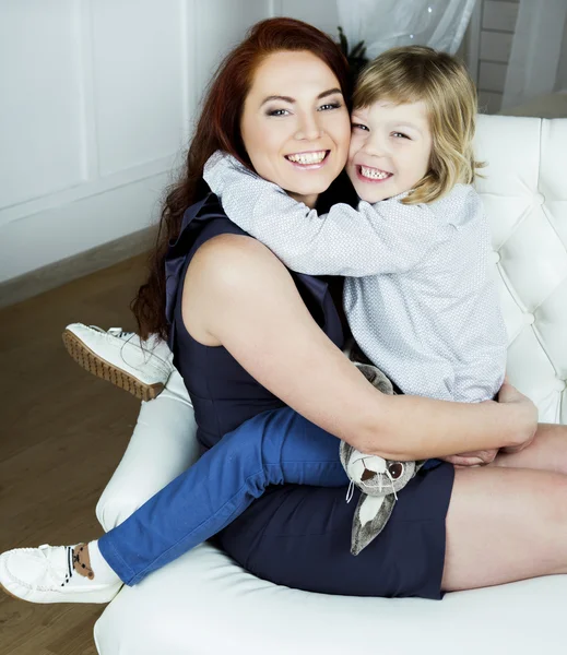 Mãe e filho felizes — Fotografia de Stock