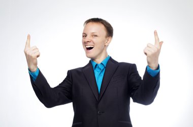 Beyaz arka plan karşı bir takım elbise giyen adam