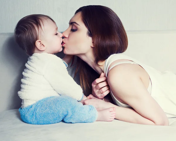 Madre y bebé — Foto de Stock