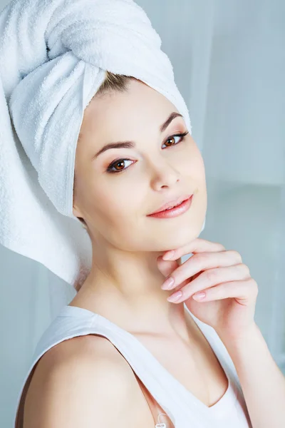 Kobieta z ręcznikiem — Zdjęcie stockowe