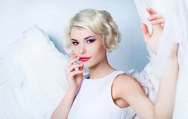 Mooie engel, studio foto — Stockfoto