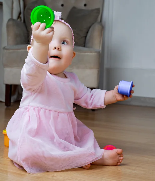 Bébé avec jouets — Photo