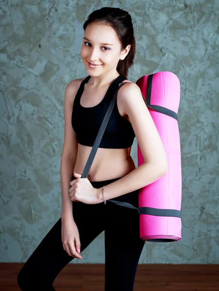 Girl doing yoga — Stock Photo, Image