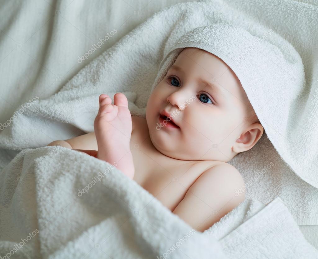 Bebe Avec Serviette Image Libre De Droit Par Lanakhvorostova C Bebe Avec Serviette Image Libre De Droit Par Lanakhvorostova C
