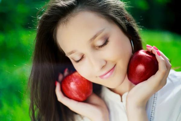 Ragazza con le mele — Foto Stock